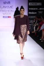 Model walk the ramp for Shift,Payal Khandwala,Roma Narsinghani show at Lakme Fashion Week Day 2 on 4th Aug 2012 (127).JPG